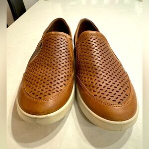 ECCO men’s, like new, worn 7 hours for a wedding (with socks).  Men’s 12